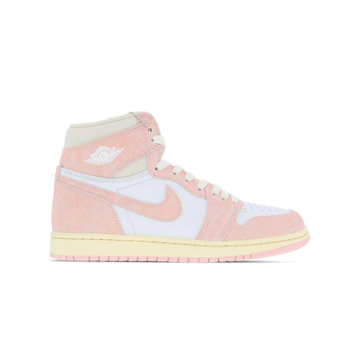 Jordan 1s with white replacement laces by Kicks Shoelaces